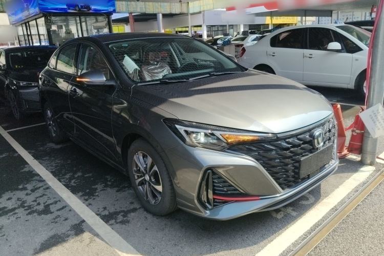 Used CHANGAN Eado 2025 PLUS 1.4T Dual-Clutch High-Energy Version Front Right 45 Deg