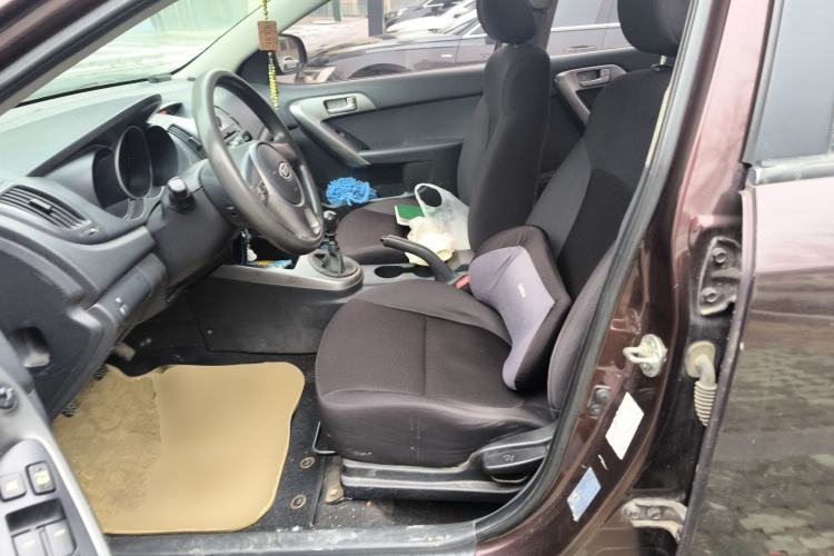 Used Kia Forte 2011 1.6L MT GL Left Front Seat