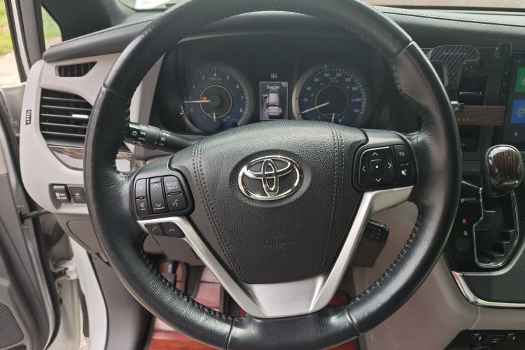 Used Toyota SIENNA 2018 3.5L 2WD Limited 7-Seater Canadian Version