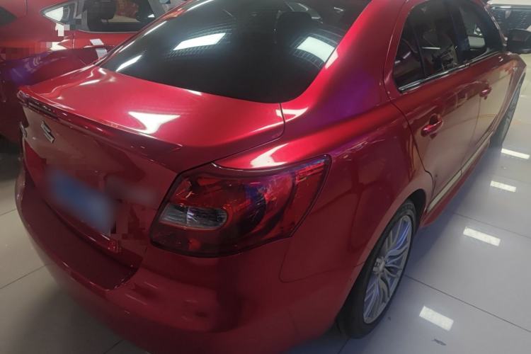 Used Suzuki Kizashi 2011 2.4L Two-Wheel Drive Sport with Navigation
