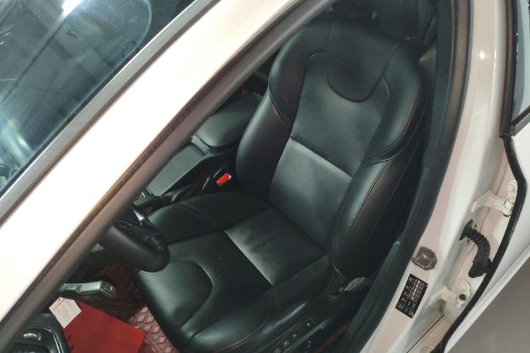 Used Volvo V40 2016 T3 Zhiyi Edition