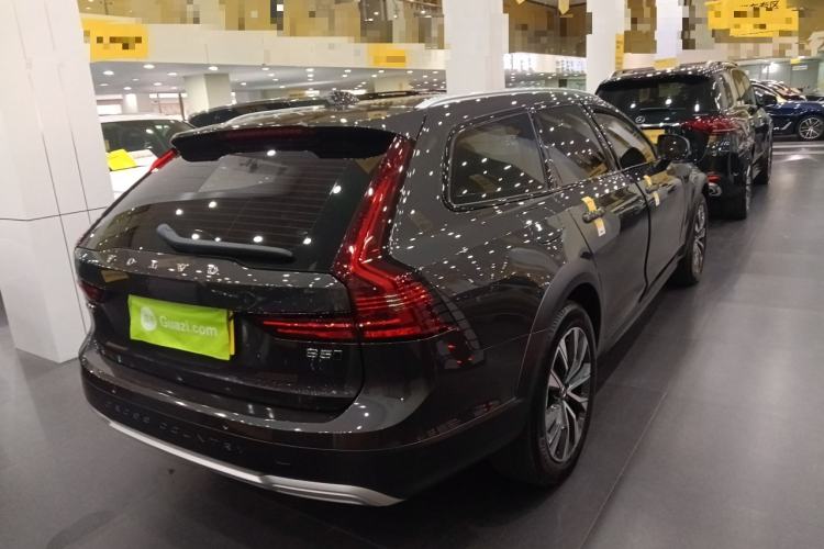 Used Volvo V90 2024 Cross Country B5 AWD Smart Range Edition
