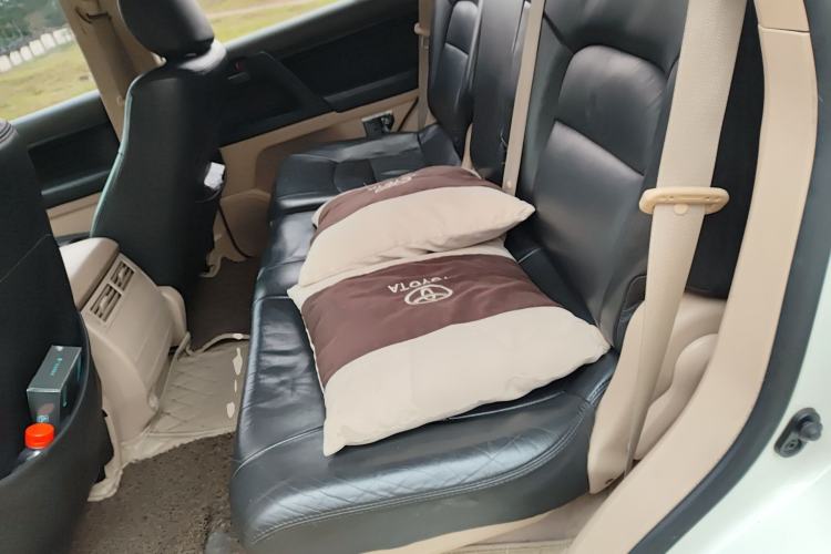 Used Toyota Land Cruiser 2015 4.0L 5-Seater Middle East Version
