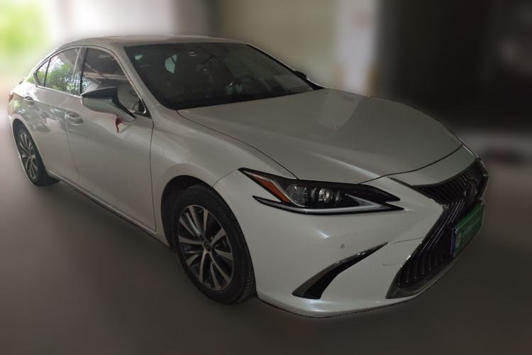Used Lexus ES 2020 300h Premier Edition