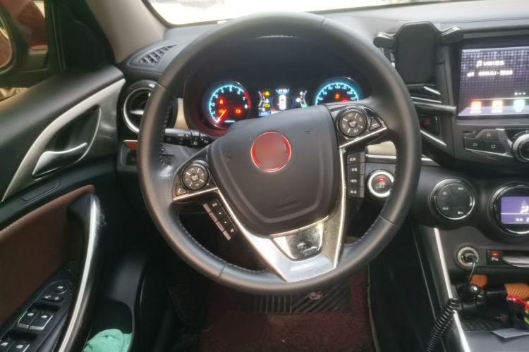 Used BYD Song 2017 Gaishi Upgrade Edition 1.5TI Manual Elite Model Steering Wheel