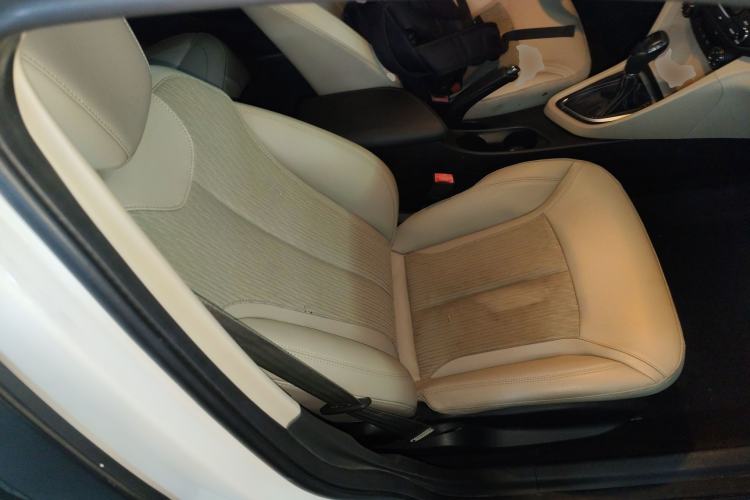 Used Buick GT 2017 15N Automatic Elite Version Right Front Seat