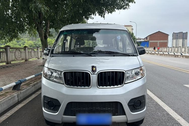 Used Jinbei Hiace X30 2023 1.5L Super-Comfortable Passenger Van 5/6/7-Seater Non-Air-Conditioned Version Model SWC15M