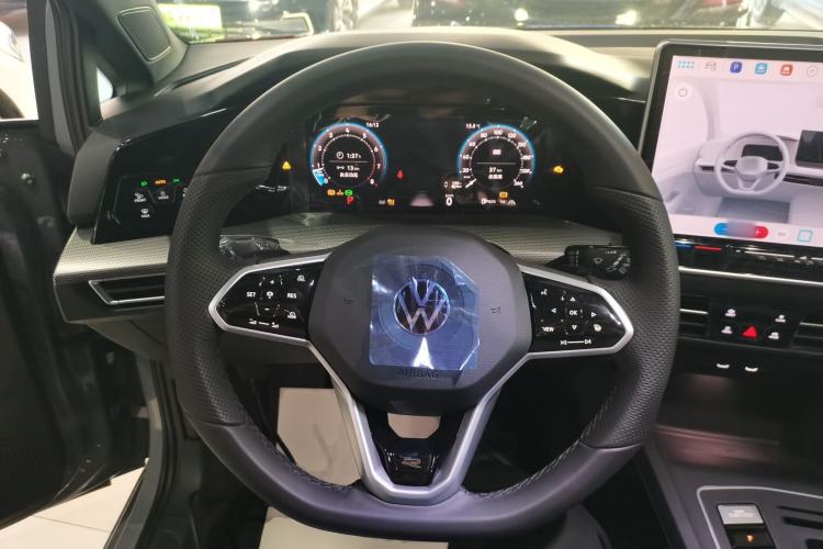 Used Volkswagen Golf 2025 Facelift 300TSI R-Line
