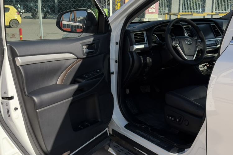 Used Toyota Highlander 2018 2.0T Four-Wheel Drive Prestige Version 7 Seats China V Emission Standard