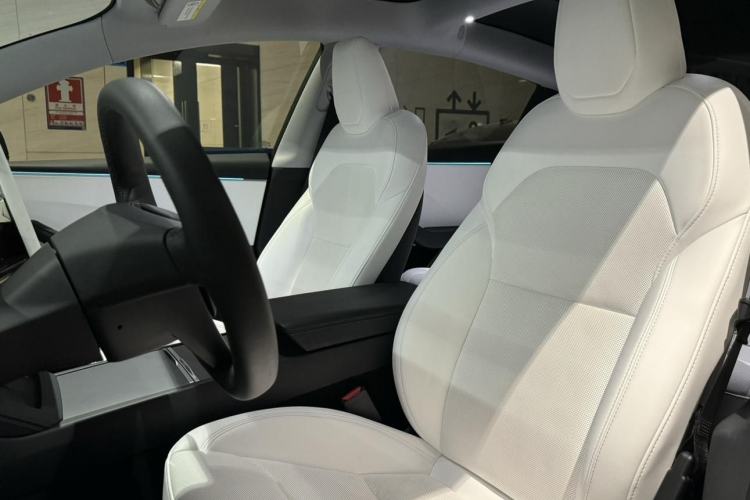 Used Tesla Model 3 2023 Long-Range All-Wheel-Drive Version Interior 2