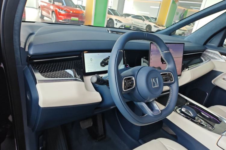 Used Zeekr 009 2024 7-Seater Walk-Through Version Four-Wheel Drive 108 kWh Center Console