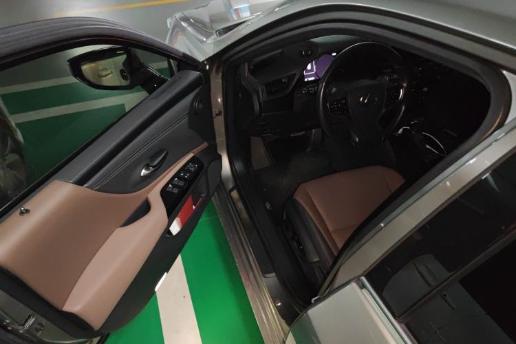 Used Lexus ES 2021 200 Excellence Edition
