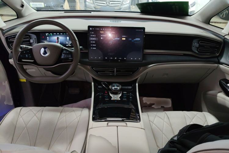 Used Denza D9 2022 DM-i 970 Four-Wheel Drive Flagship Model
