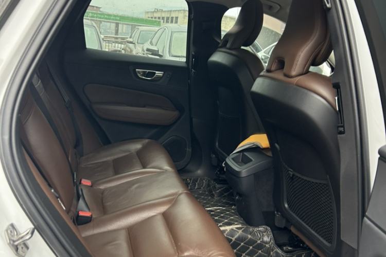 Used Volvo XC60 2019 T5 4x4 Smart Edition China VI Standard