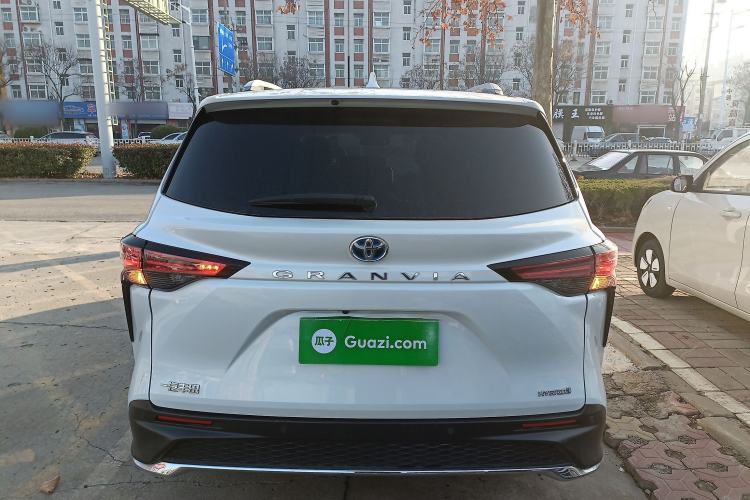 Used Toyota Granvia 2023 2.5L Hybrid Comfort Edition
