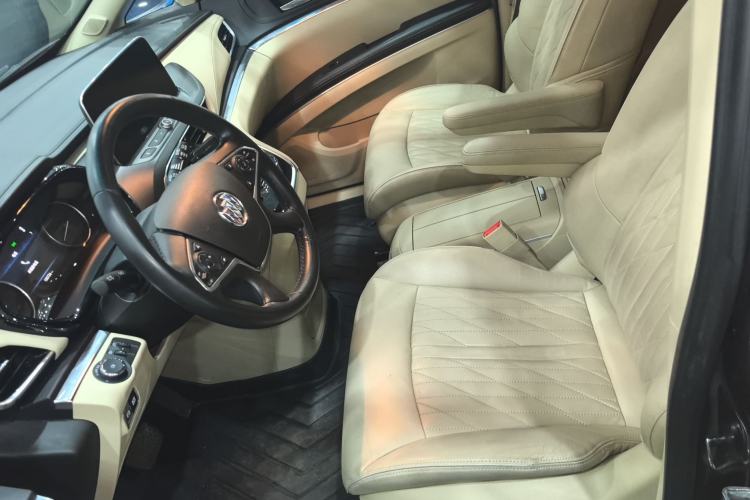 Used Buick GL8 2023 Facelifted Land Cruiser Executive Luxury Version
