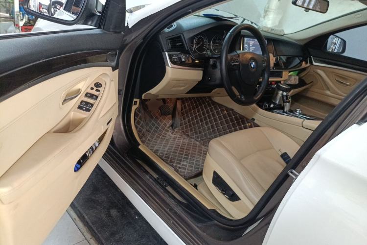 Used BMW 5 Series 2013 525Li Leading Model
