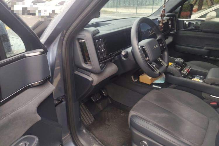 Used Formula Leopard 5 2023 Cloud Ride Flagship Edition
