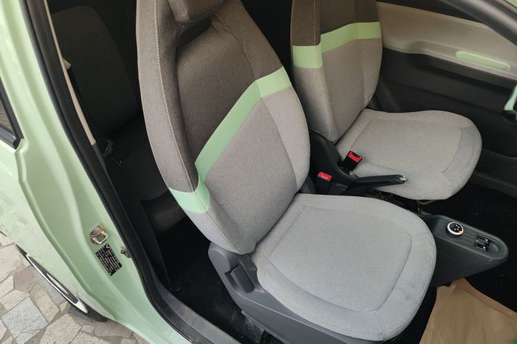 Used Wuling Hongguang MINIEV 2021 Macaron Fashion Model Lithium Iron Phosphate Right Front Seat