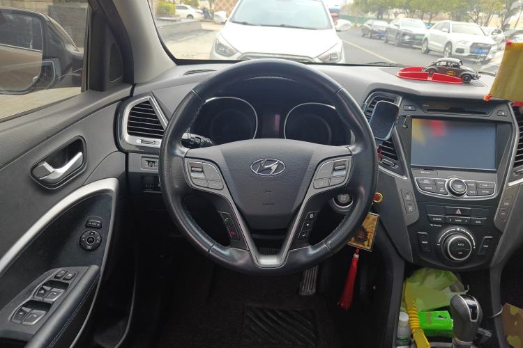 Used Hyundai Santa Fe 2015 2.4L Automatic Two-Wheel Drive Smart Version 5 Seats
