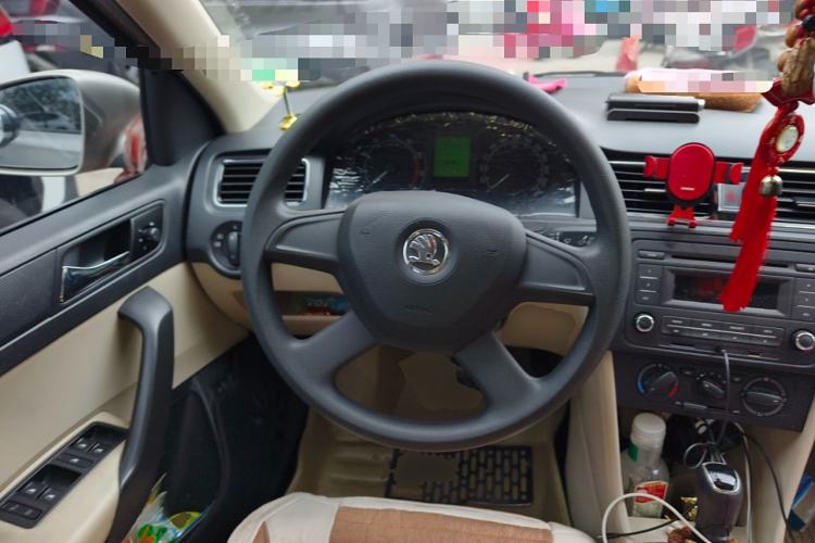 Used Skoda Rapid 2013 1.6L Automatic Smart Selection Model Steering Wheel