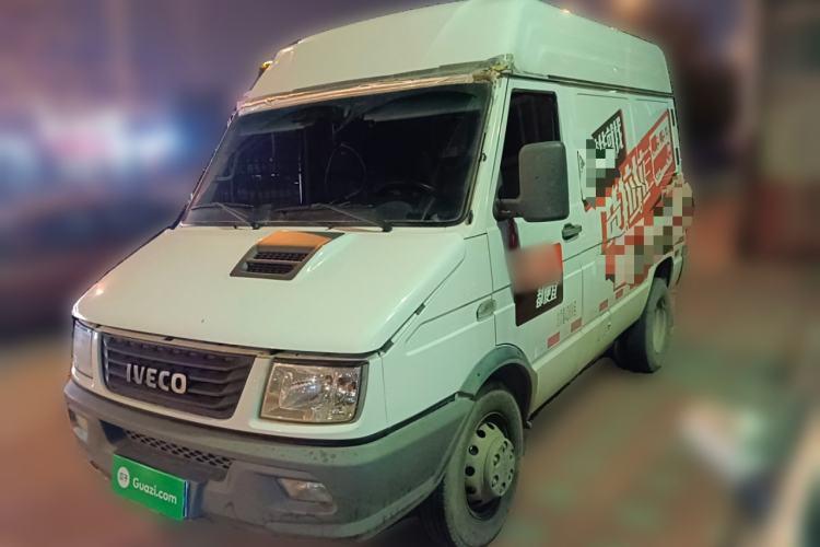 Used Iveco Daily 2017 2.8T V35 Cargo Van Mid-Roof 3/6 Seats 43S5