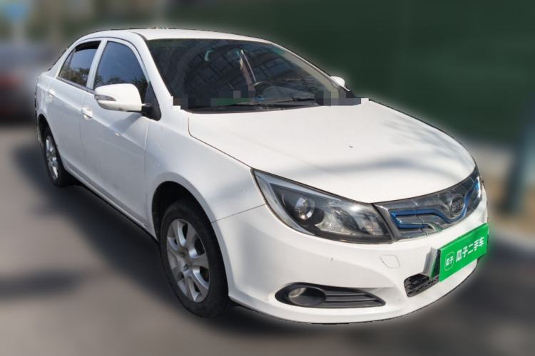Used BYD e5 2016 300 Luxury Edition Front Right 45 Deg