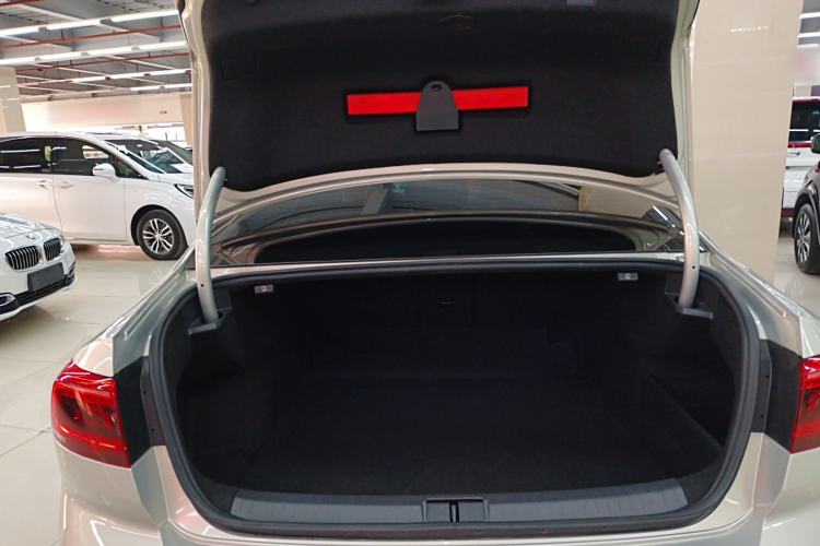 Used Volkswagen Magotan 2021 330TSI DSG 30th Anniversary Edition Trunk