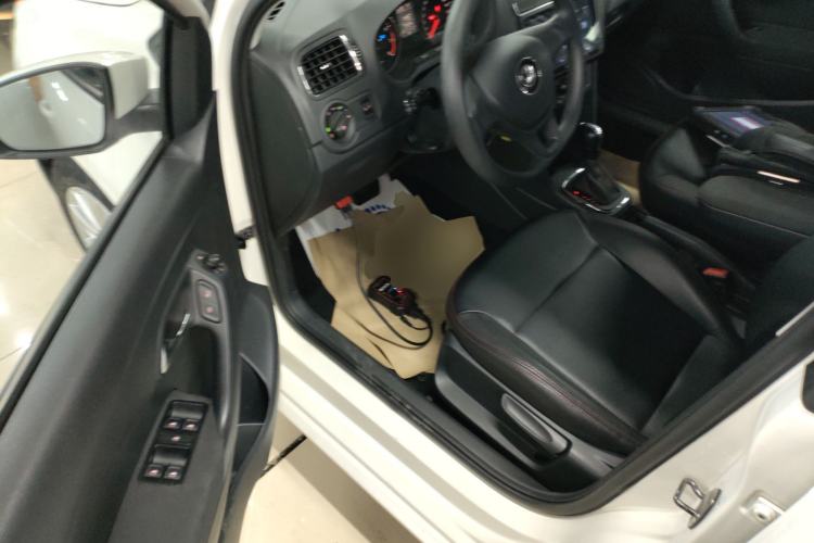 Used Volkswagen Polo 2014 1.6L Automatic Comfort Edition
