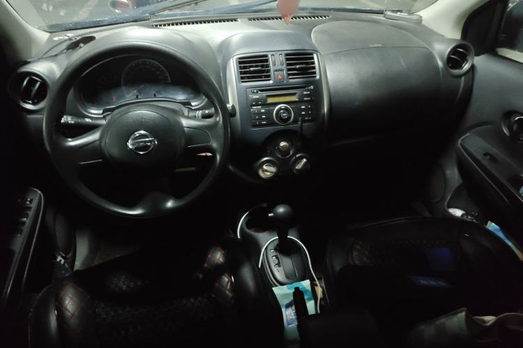 Used Nissan Sunny 2011 1.5XE CVT Comfort Edition Center Console