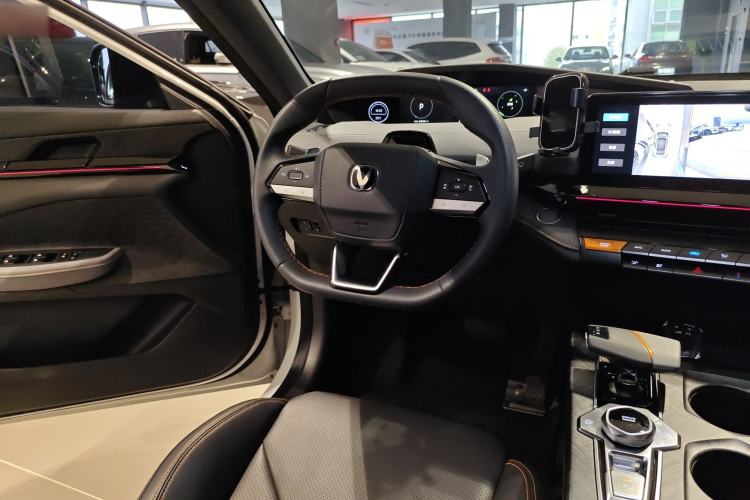 Used CHANGAN UNI-V 2022 1.5T Prestige Version Interior 3