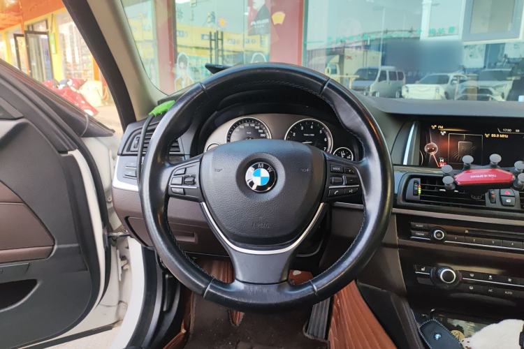 Used BMW 5 Series 2014 525Li Luxury Design Package Steering Wheel