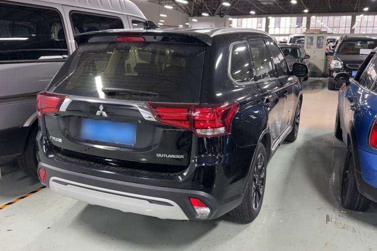 Used Mitsubishi Outlander 2020 2.0L Two-Wheel Drive Comfort Edition 7-Seater