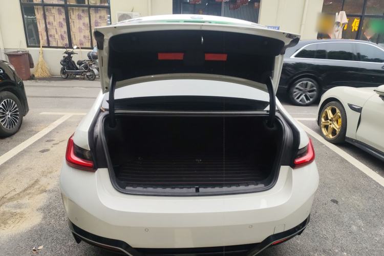 Used BMW i3 2023 eDrive 40 L Midnight Sports Package Trunk