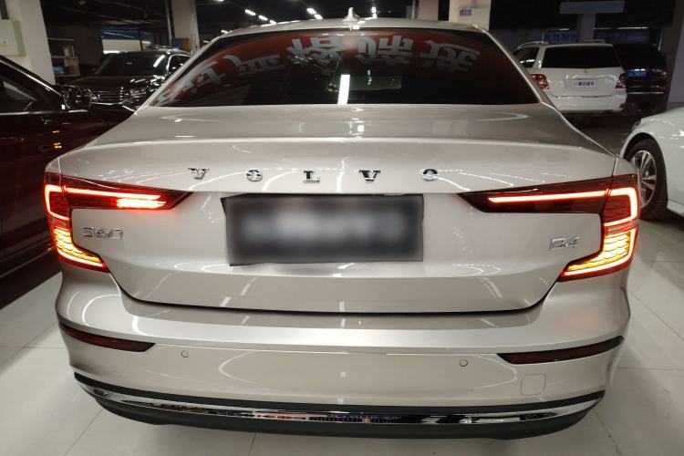 Used Volvo S60 2023 B4 Zhiyuan Luxury Edition
