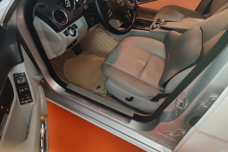 Used Mercedes-Benz C-Class 2011 C 180K Classic model