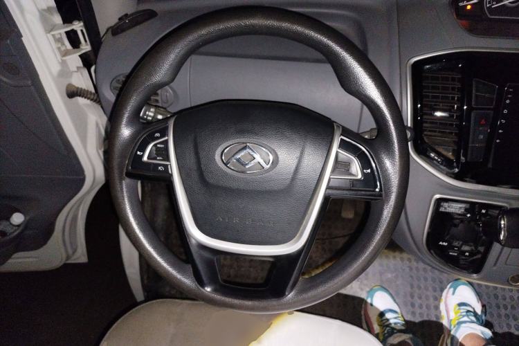 Used SAIC MAXUS Xintu V80 2021 2.0T AMT Classic City Distribution King Long Wheelbase Mid-Roof 3-Seater