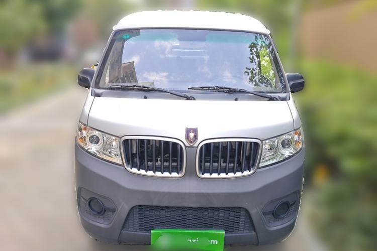 Used Jinbei Hiace X30 2023 1.5L Super-Comfortable Passenger Van 5/6/7-Seater Non-Air-Conditioned Version Model SWC15M
