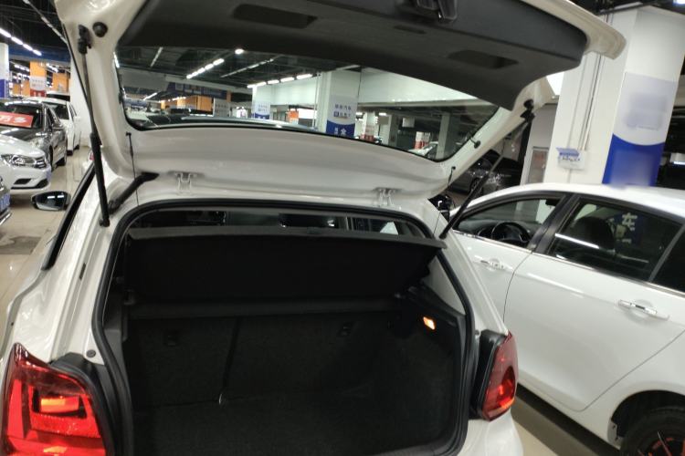 Used Volkswagen Polo 2014 1.6L Automatic Comfort Edition
