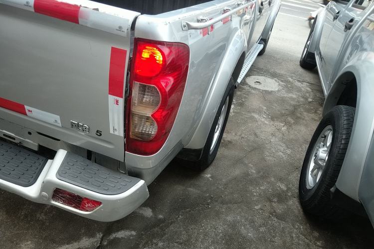 Used Great Wall Wingle 5 2017 2.0T European Version Diesel Two-Wheel Drive Advanced Large Double-Cab GW4D20E