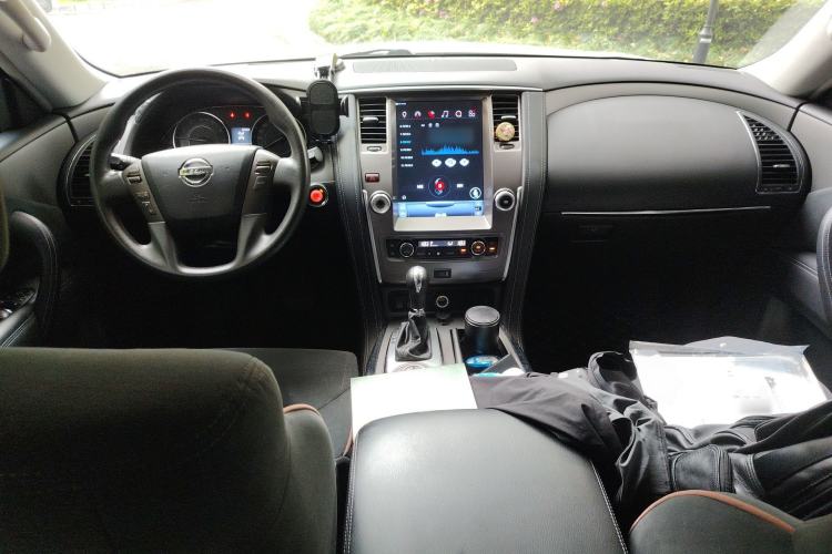 Used Nissan Patrol 2018 4.0L LinkedIn Edition Center Console