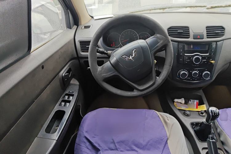 Used Wuling Hongguang 2014 1.5L S Standard Version Steering Wheel