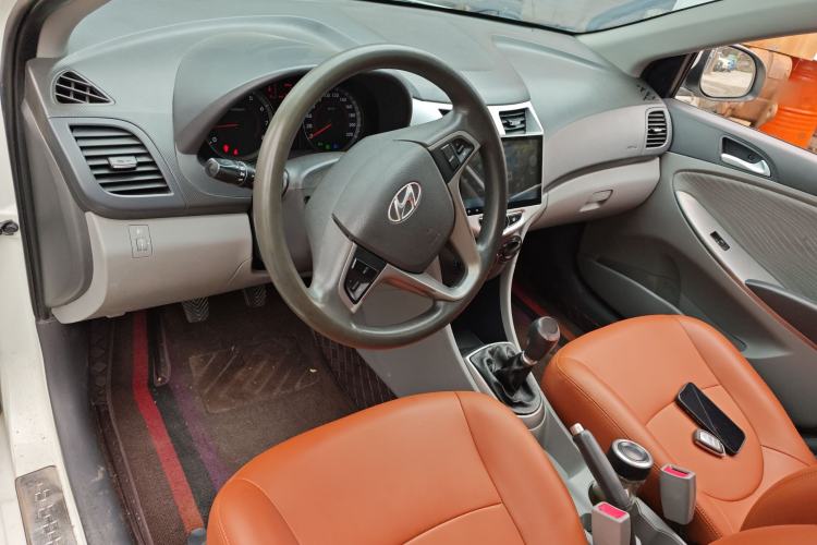 Used Hyundai Verna (older generation) 2014 1.4L Manual Top-Tier Model TOP