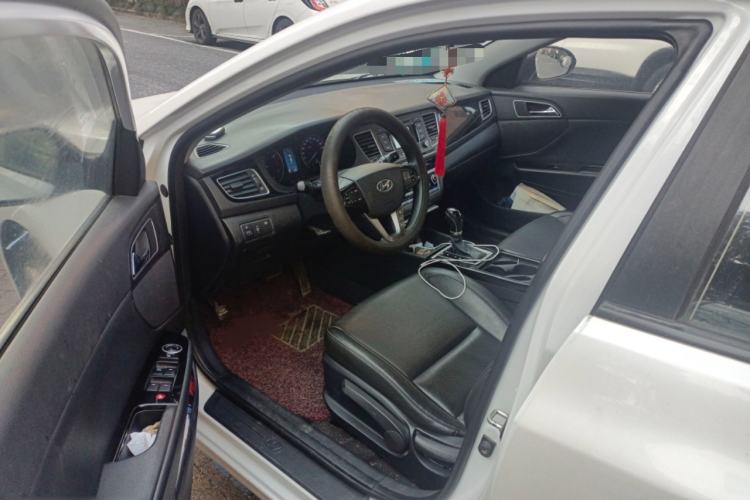 Used Hyundai Mistra 2014 1.8L Automatic Smart GLS Interior 3