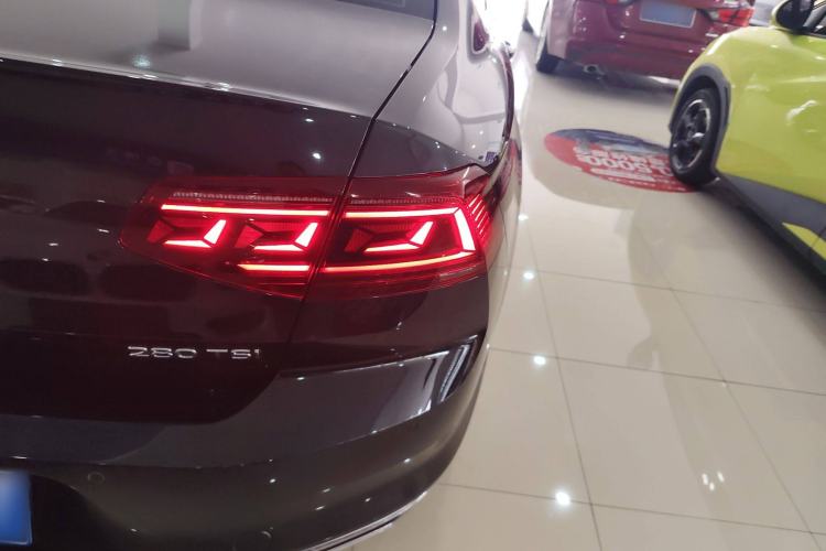 Used Volkswagen Magotan 2023 2 Million Units Limited Edition 280TSI DSG Leading Version