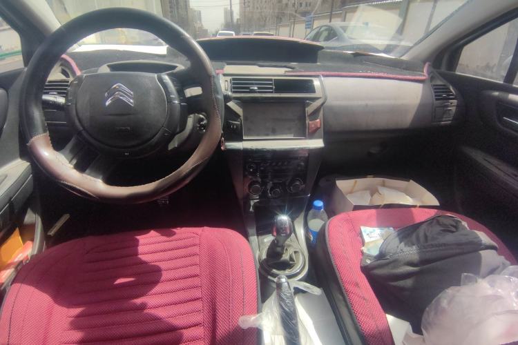 Used Citroen C-Quatre 2013 1.6L Manual Prestige CNG Model Center Console