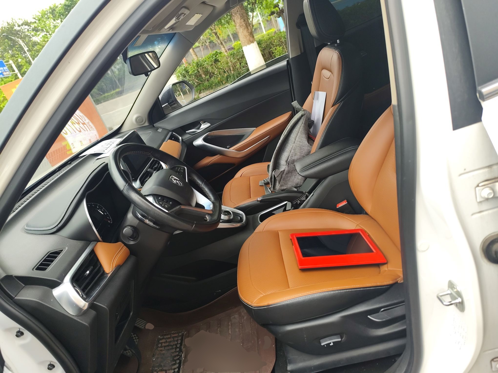 Переднее сиденье в автомобиле