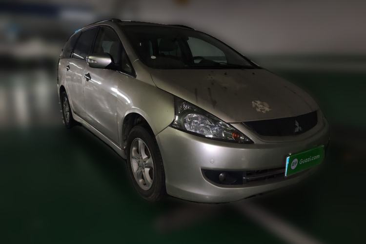 Used Mitsubishi Grandis 2007 2.4 7-Seater Comfort Edition Front Right 45 Deg