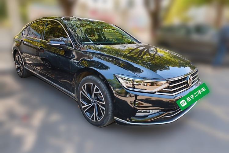 Used Volkswagen Magotan 2021 330TSI DSG 30th Anniversary Edition Front Right 45 Deg