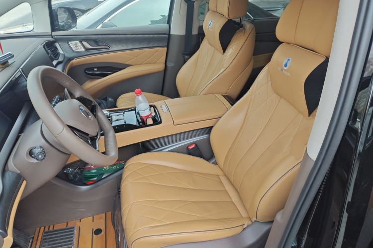 Used Denza D9 2022 DM-i 1040 Prestige Model